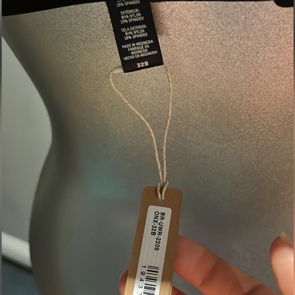 Skims-ULTRA FINE MESH STRAPLESS BRA NWT - Picture 11 of 15